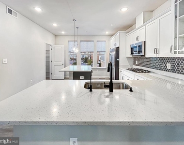 414 Matlock Ln - Photo Thumbnail 4