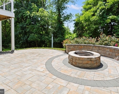 1112 Saxton Drive - Photo Thumbnail 53