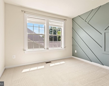 1112 Saxton Drive - Photo Thumbnail 37