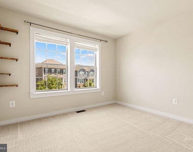 1112 Saxton Drive - Photo Thumbnail 41