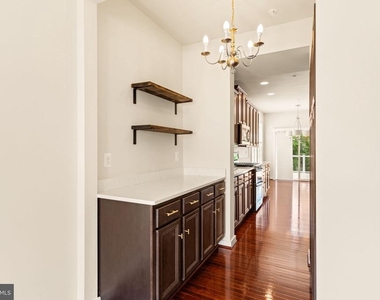 1112 Saxton Drive - Photo Thumbnail 7