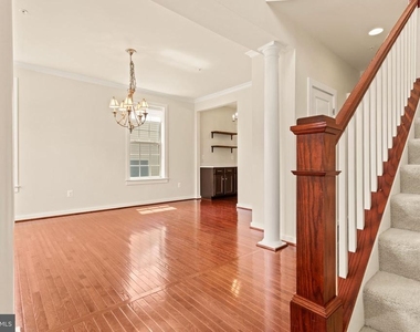 1112 Saxton Drive - Photo Thumbnail 5