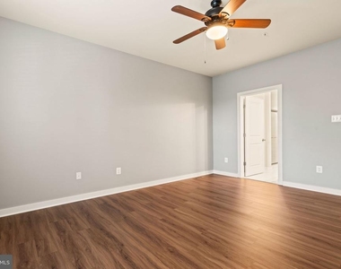 1112 Saxton Drive - Photo Thumbnail 20