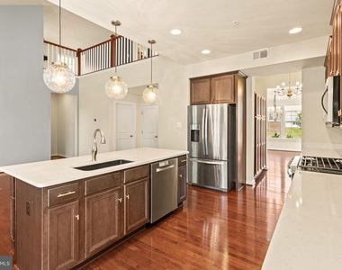 1112 Saxton Drive - Photo Thumbnail 11