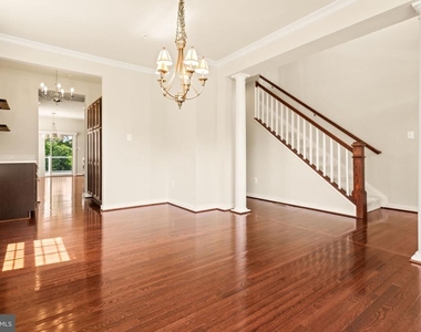 1112 Saxton Drive - Photo Thumbnail 6
