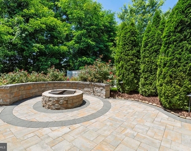 1112 Saxton Drive - Photo Thumbnail 54