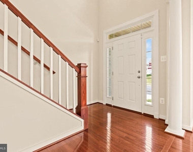 1112 Saxton Drive - Photo Thumbnail 3
