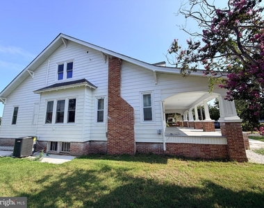 1004 West Street - Photo Thumbnail 1