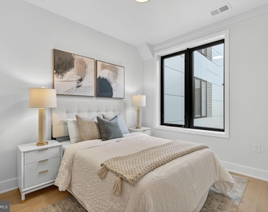 2440 Ontario Road Nw - Photo Thumbnail 12