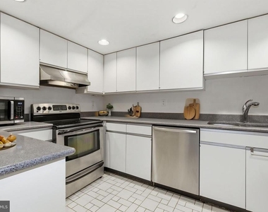 308 East Capitol Street Ne - Photo Thumbnail 3