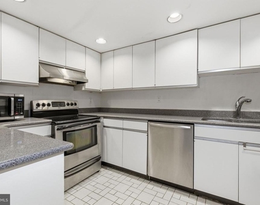 308 East Capitol Street Ne - Photo Thumbnail 2