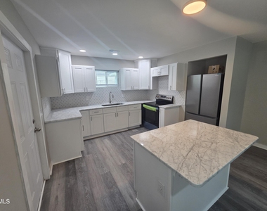 523 E Nelson Avenue - Photo Thumbnail 8