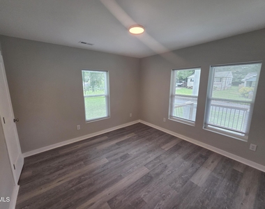 523 E Nelson Avenue - Photo Thumbnail 3