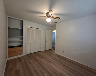 10909 Hillside Oak Ln - Photo Thumbnail 13