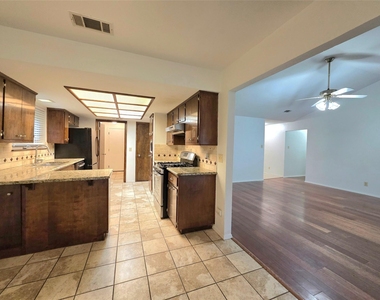 10909 Hillside Oak Ln - Photo Thumbnail 16