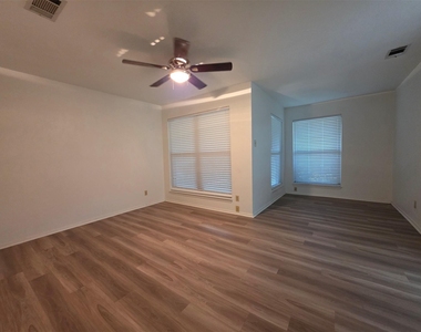10909 Hillside Oak Ln - Photo Thumbnail 11