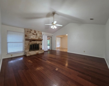 10909 Hillside Oak Ln - Photo Thumbnail 9