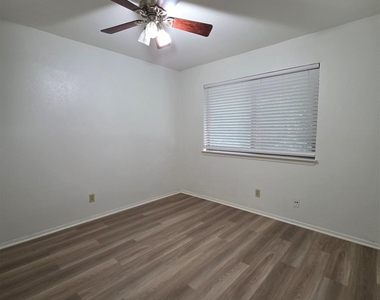 10909 Hillside Oak Ln - Photo Thumbnail 14