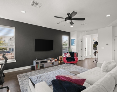5160 N A W Grimes Blvd - Photo Thumbnail 4