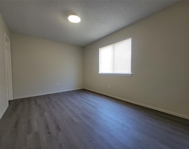 12303 Alderbrook Dr - Photo Thumbnail 6