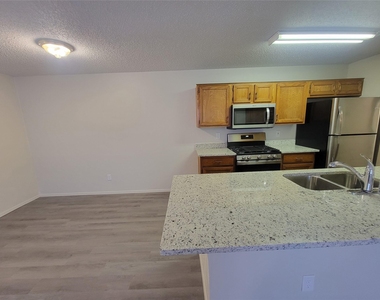 12303 Alderbrook Dr - Photo Thumbnail 3