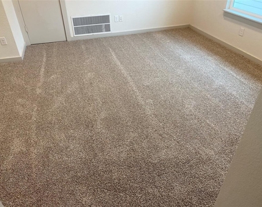 112 New Hampton Way - Photo Thumbnail 11