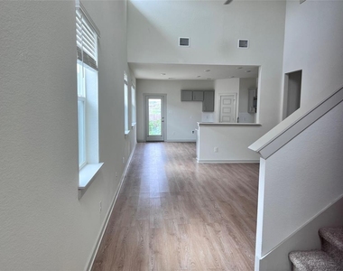 112 New Hampton Way - Photo Thumbnail 4