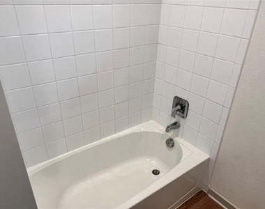 112 New Hampton Way - Photo Thumbnail 9