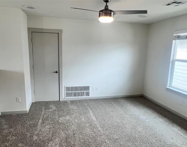 112 New Hampton Way - Photo Thumbnail 8
