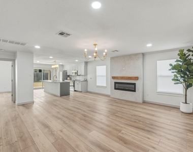 211 Banner Ave - Photo Thumbnail 4