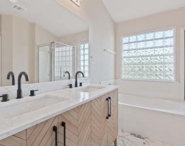 10808 Chippenhook Ct - Photo Thumbnail 13