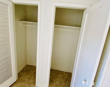 6501 Ponca St - Photo Thumbnail 5