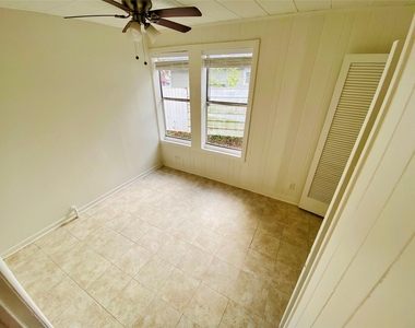 6501 Ponca St - Photo Thumbnail 4