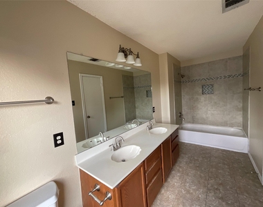 1172 Southern Pl - Photo Thumbnail 15