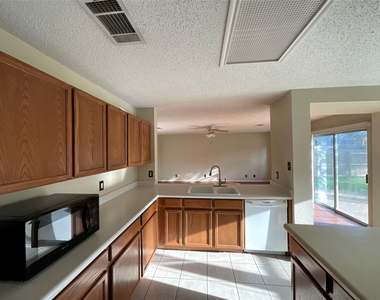 1172 Southern Pl - Photo Thumbnail 6