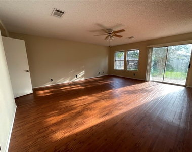 1172 Southern Pl - Photo Thumbnail 2