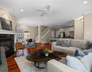 411 W St Elmo Rd - Photo Thumbnail 3