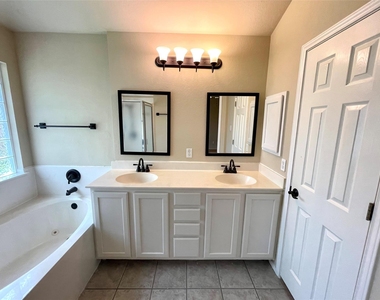 4213 Walling Forge Dr - Photo Thumbnail 15