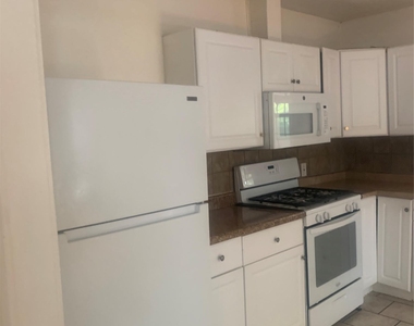 613 E 50th St - Photo Thumbnail 5