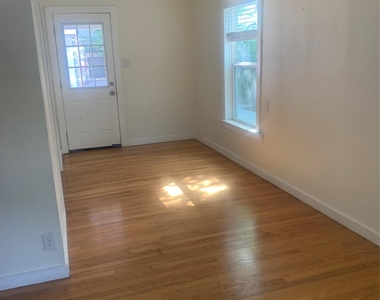 613 E 50th St - Photo Thumbnail 3