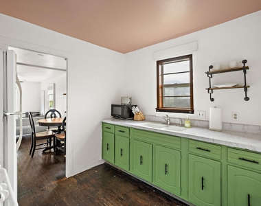 1710 Haskell St - Photo Thumbnail 10