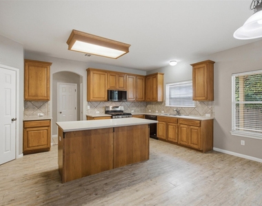 2302 Brookhollow Ter - Photo Thumbnail 20