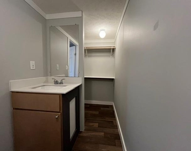 121 Sunflower Rd - Photo Thumbnail 9