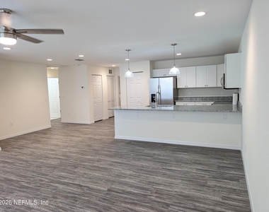 819 Ne 10th Street - Photo Thumbnail 5