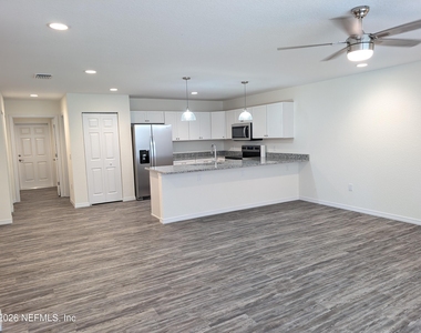 819 Ne 10th Street - Photo Thumbnail 6