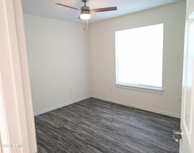 819 Ne 10th Street - Photo Thumbnail 10