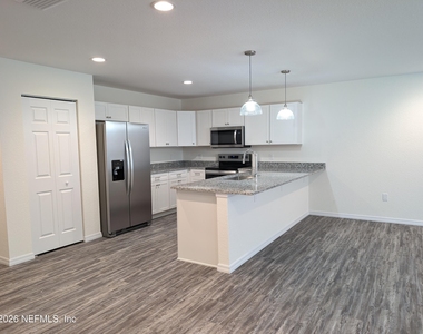 819 Ne 10th Street - Photo Thumbnail 4
