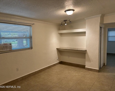 1824 S Brookview Drive S - Photo Thumbnail 3