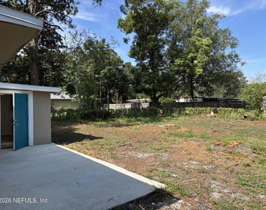 1824 S Brookview Drive S - Photo Thumbnail 17