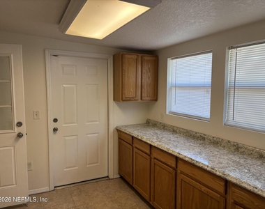 1824 S Brookview Drive S - Photo Thumbnail 16